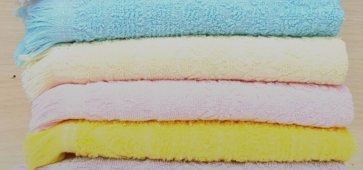 Кухонні рушники різних кольорів і матеріалів